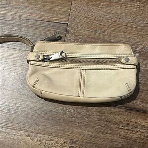 Fossil fifty four Amanda Pouch Elegant Cream Leather Wristlet